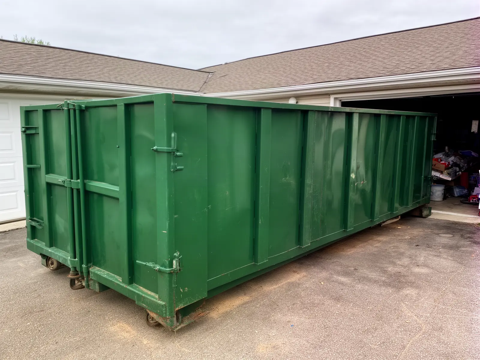 Roll-off dumpster from Dalemont Highlands Dumpster Rental in Walnut Creek, CA